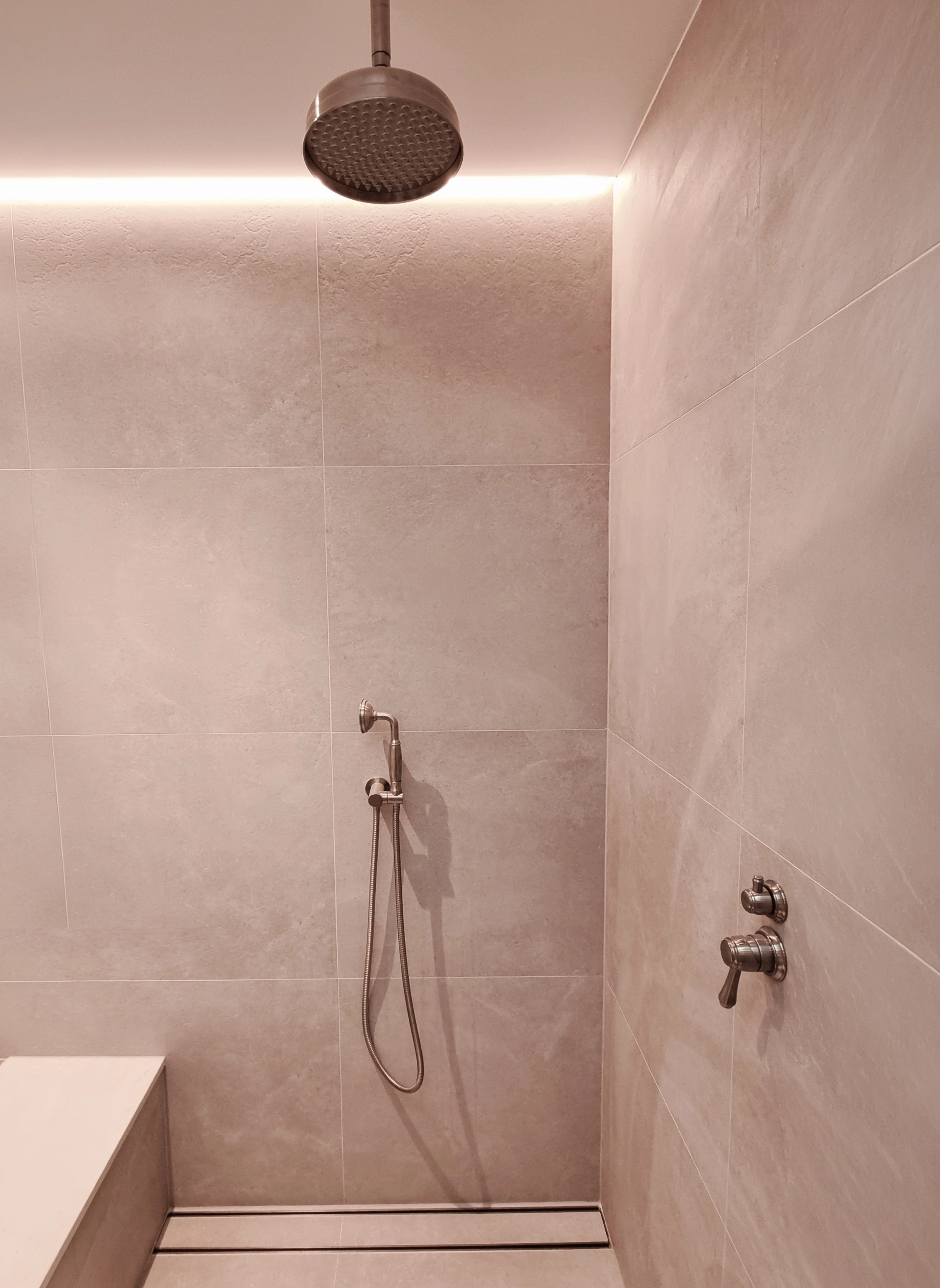 Coldstream House bathroom